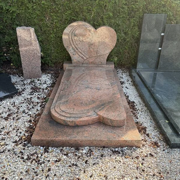 MC rood massief monument