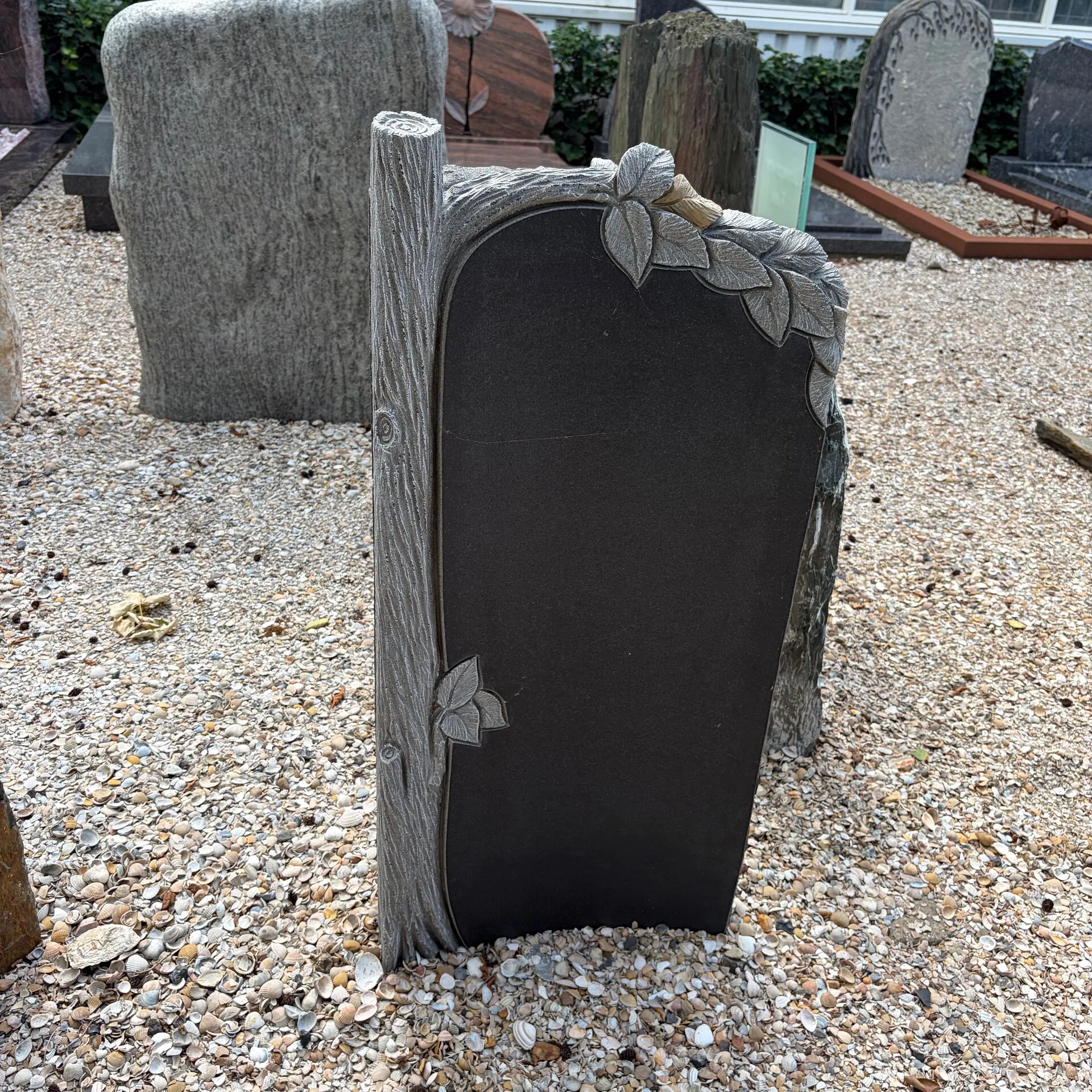 Zwart graniet gezoet