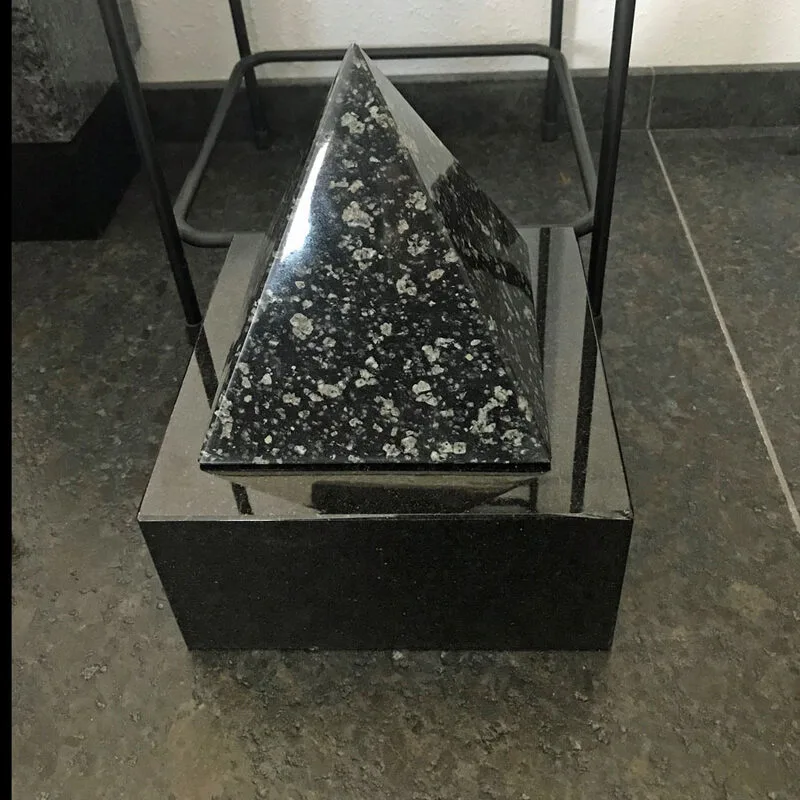 Marmer pyramide