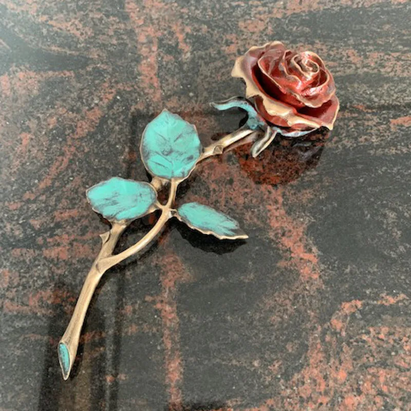 Bronzen roos rood