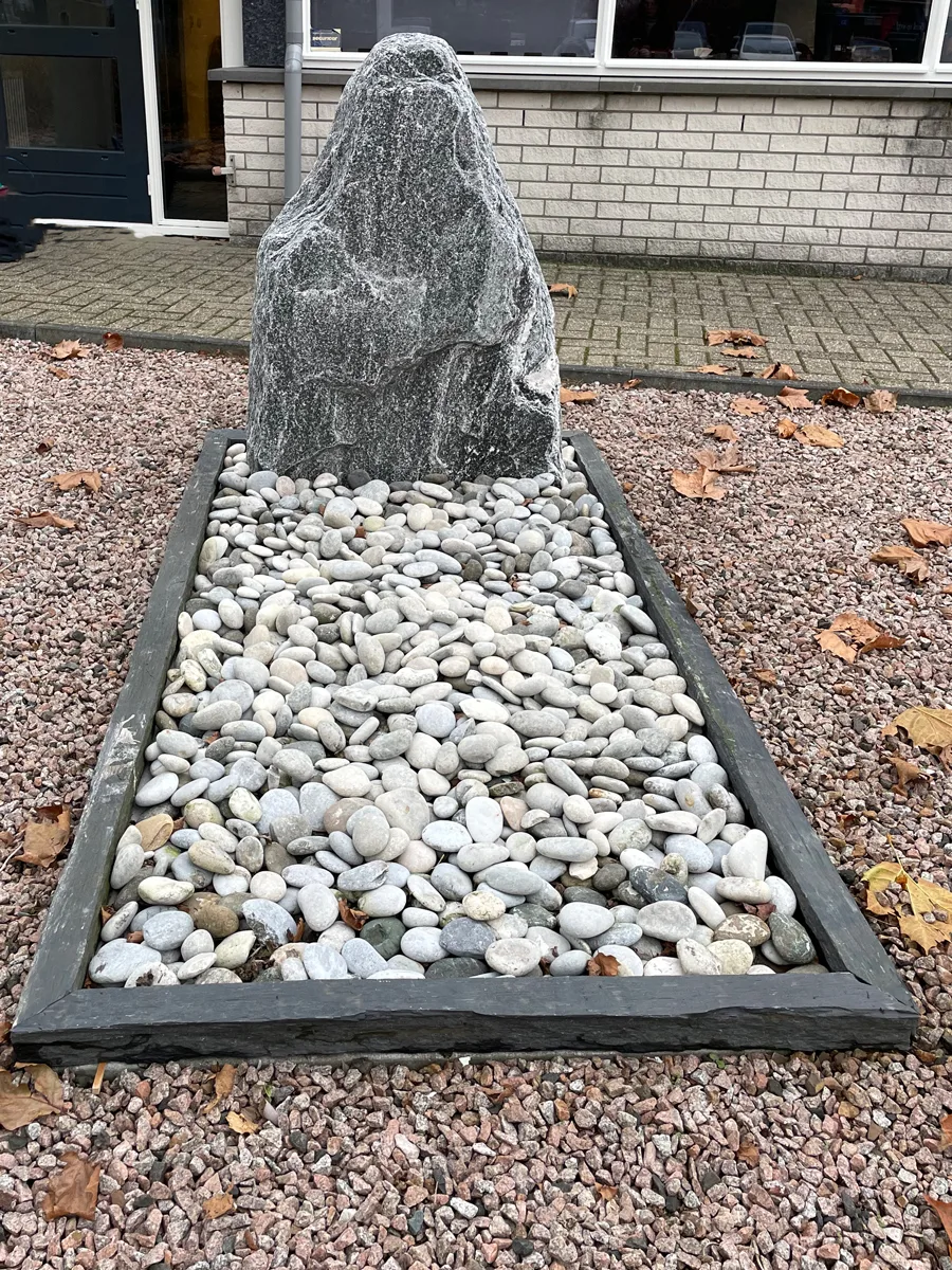 Maggia ruwe steen