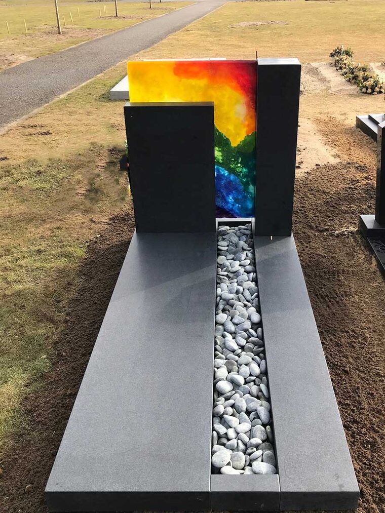 zwart graniet gezoet met glas gekleurd